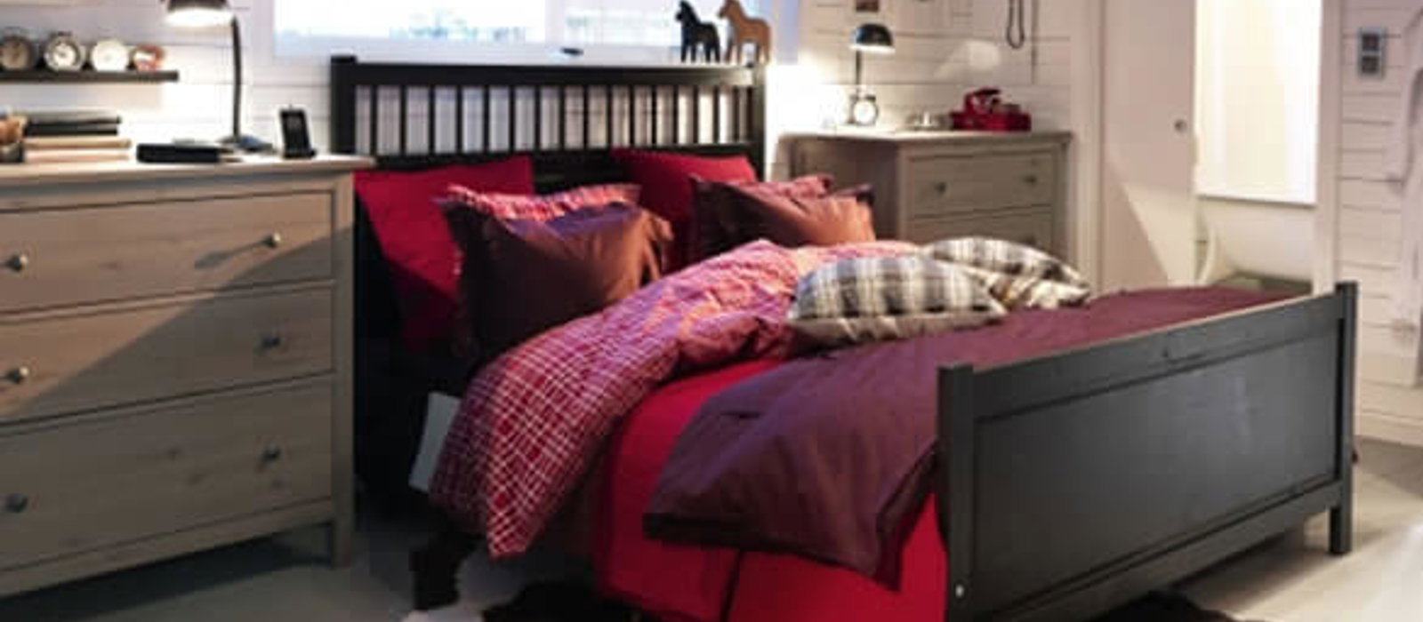 Modern and cosy bedroom decor with Duette blinds